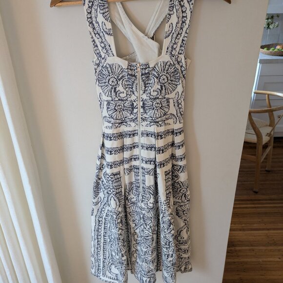 Elliatt Portion Blue Ivory Criss Cross Midi Dress - Picture 3 of 4